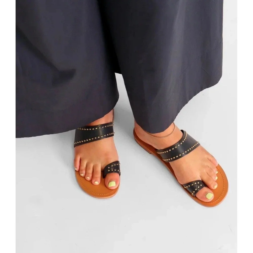 FREE PEOPLE Amelie Flat Toe Ring Sandals Size 7.5 Black Studded Leather